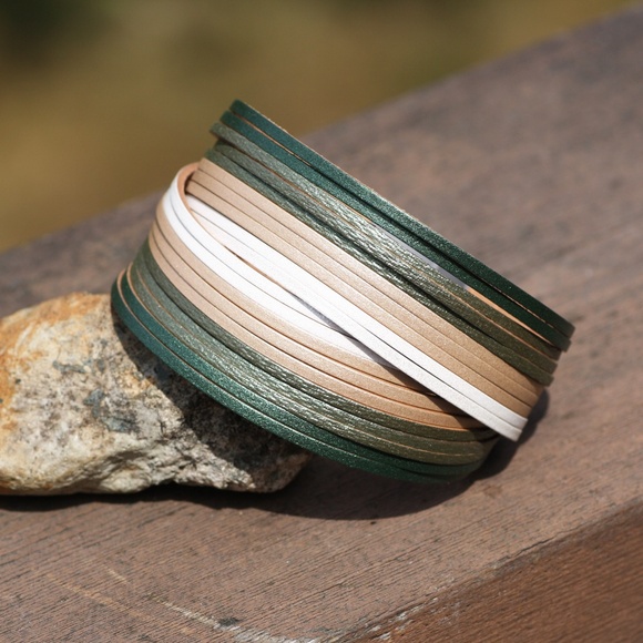 Retro Wide Green Leather Cuff Bracelet Magnetic Clasp , Wide Bangle Bracelet - Picture 1 of 6